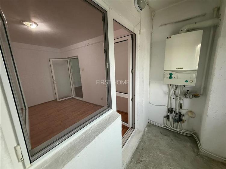 Apartament 2 camere,  58 mp, etaj 3 cu acoperis, zona Scoala 2 - 9