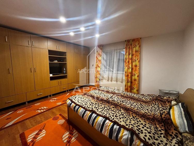 Inchiriez casa cu 2 apartamente ptr muncitori curte, zona Al. Ghirodei