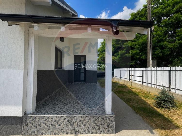 Casă cu 3 camere de vânzare în Hemeiuș – Strada Cireșarilor - 12