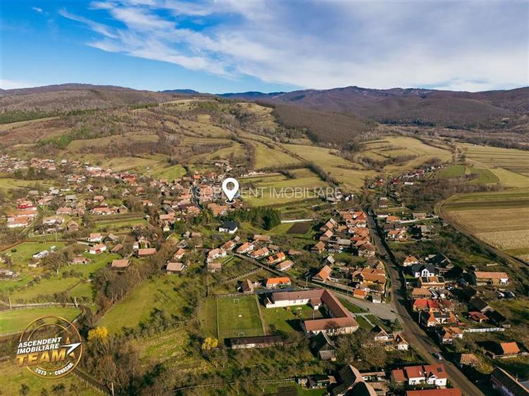 FILM! Casa si anexe, pe domeniu de 6.221mp,  livada pomi fructiferi, Lemnia, Cov - 21