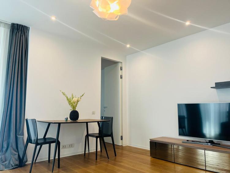 3 Camere - One Charles de Gaulle