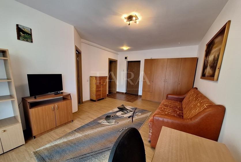 Apartament modern cu o cameră de vânzare în zona Luxor