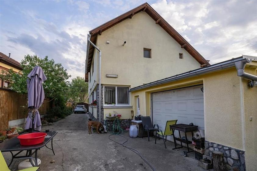 Casa individuala P+M , 5 dormitoare, 3 bai, 556 mp teren, Cernatu, Sacele