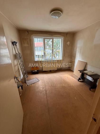 Mega Mal Pantelimon vand 3 camere 76 mp 137000eur - 2