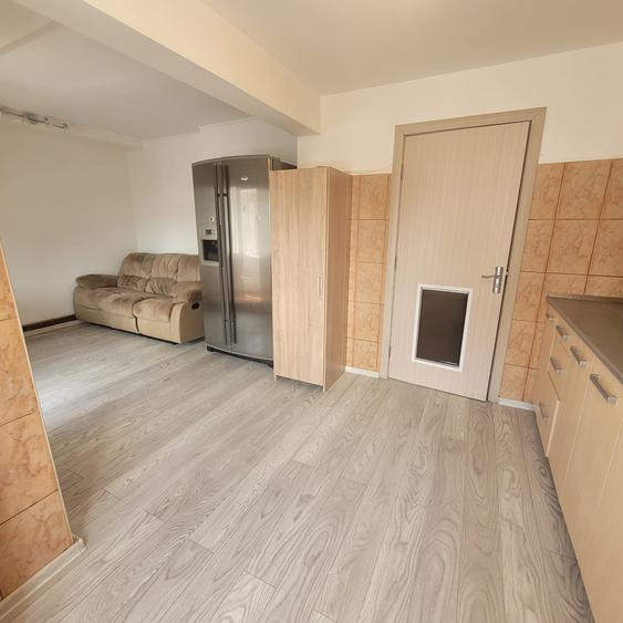 Vand apartament cu 3 camere Centrul Civic, Strada Toamnei