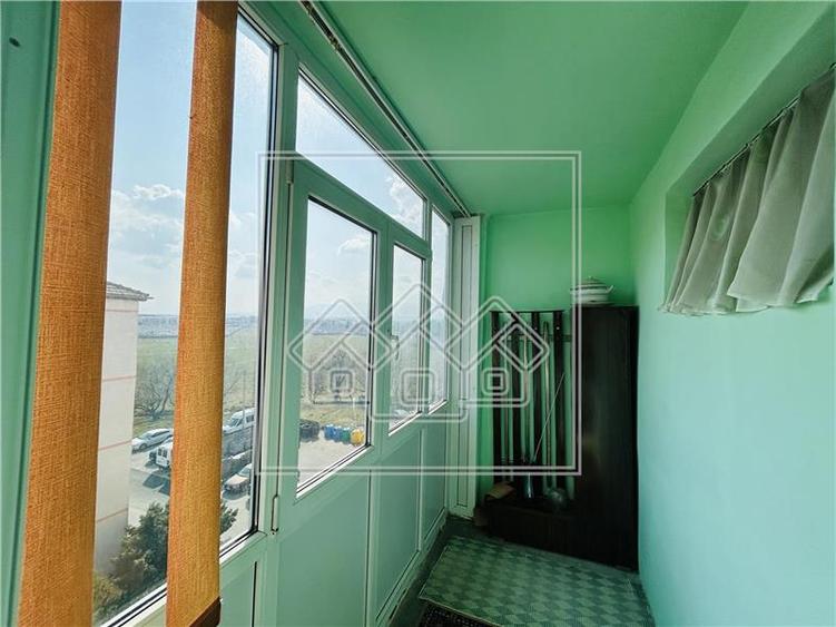 Ap decomandat, 3 camere, 2 balcoane - Zona Turnisor