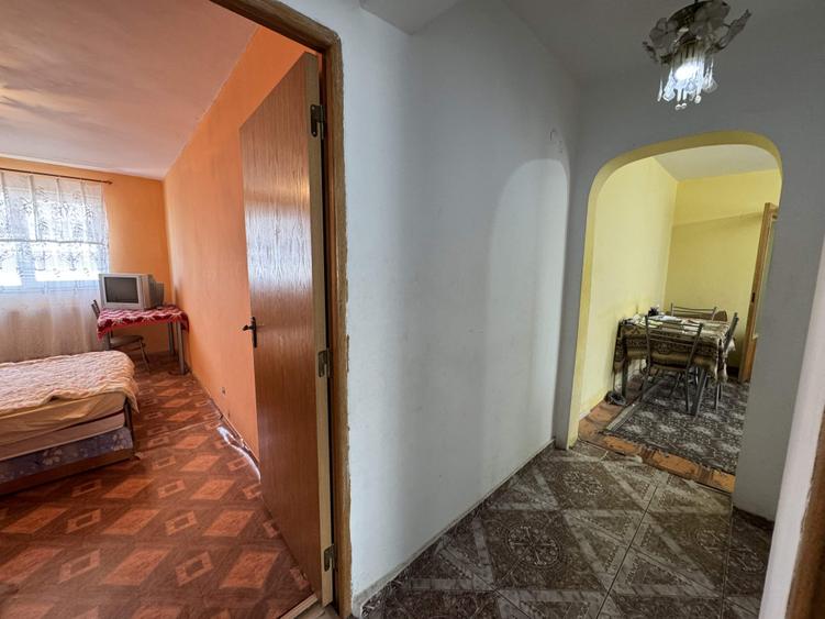 3 cam, 71 mp, et.8, fara imbunatatiri, lift modernizat, zona Zahana