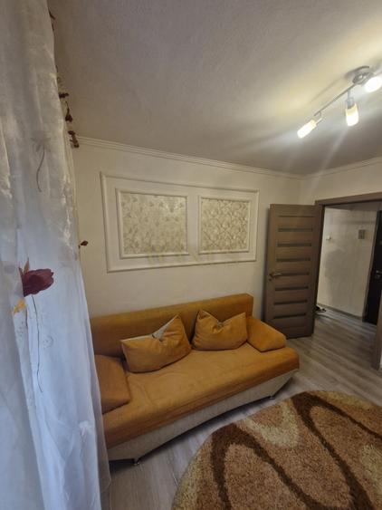 Apartament 3 camere, semidecomandat,  etaj 1. Zona Decebal