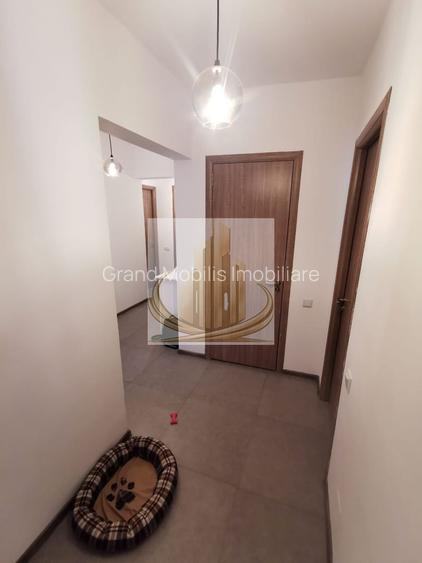 Vând apartament cu trei camere confort 1