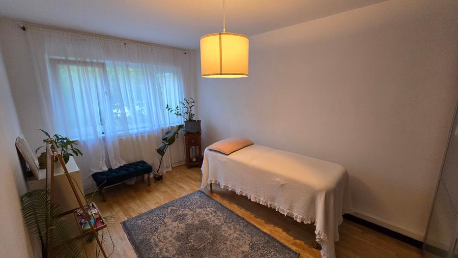 Vanzare apartament 3 camere decomandat, centrala termica, 7 minute metrou Titan