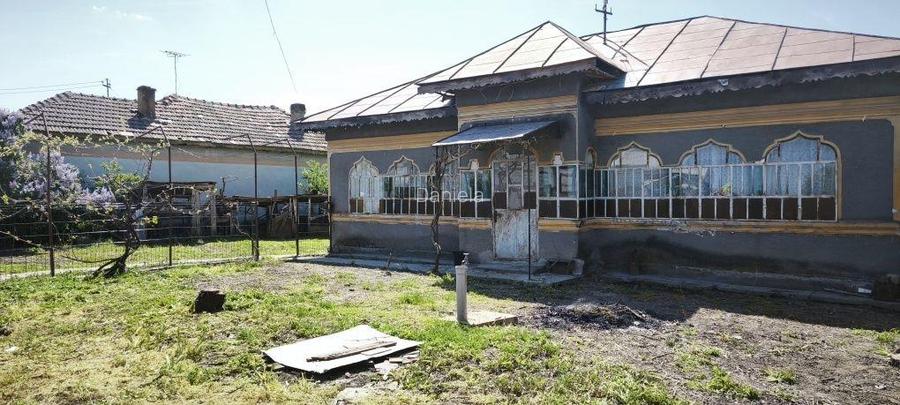 Casă din cărămidă, 4 camere, teren 1.634 mp Teslui, Dolj - Ideală pentru locuit