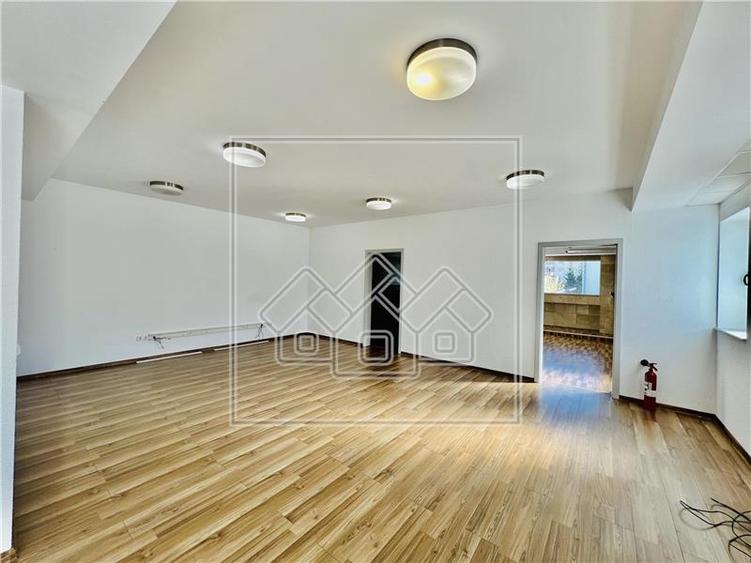 Spatiu de birouri, finisat modern, 4 parcari - Scoala de Inot