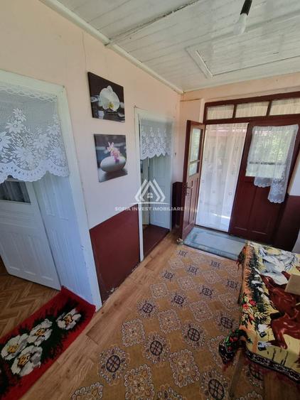CASĂ LA ȚARĂ, SÂMBOLENI, COMUNA CAMARAȘU