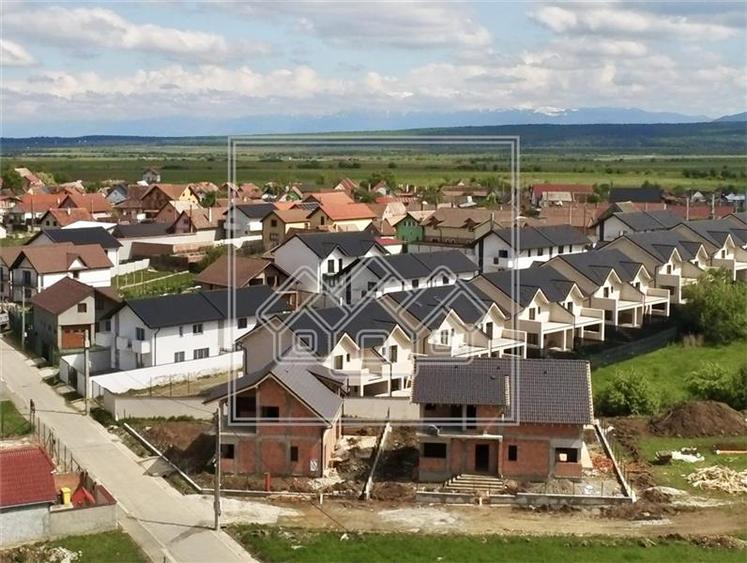 Casa individuala, 487 mp teren, finisata la alb, 147mp utili, Cristian