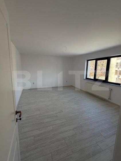 Apartament 3 camere, semidecomandat, 72 mp utili, oras Vatra Dornei