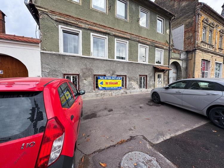 Apartament 2 Camere 80 mp UTILI De Renovat Str. Lunga
