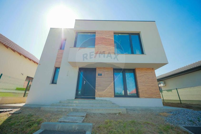 Casă / Vilă cu 5 camere de vânzare în zona Calea Clujului