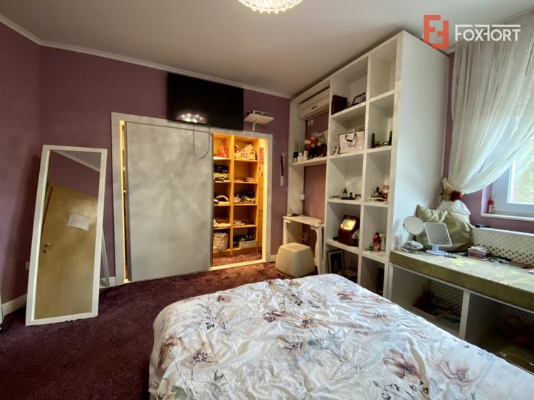 Casa cu 6 camere de vanzare in localitatea Sanandrei, zona Centrala