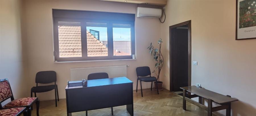 Cașin, Apartament 5 camere, renovat recent, birouri