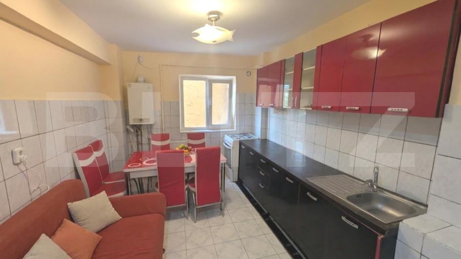 Apartament cu 2 camere, decomandat, 55 mp, 2 bai, zona Cetate