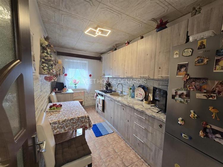 Apartament cu patru camere zona 1 decembrie - 12