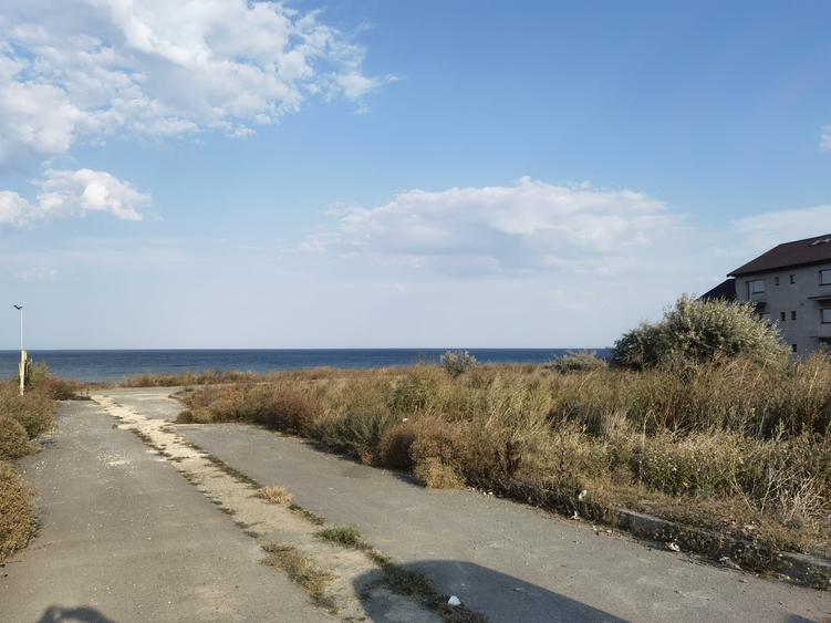 Teren intravilan 12.600 mp în apropiere de Beach Please și Nibiru