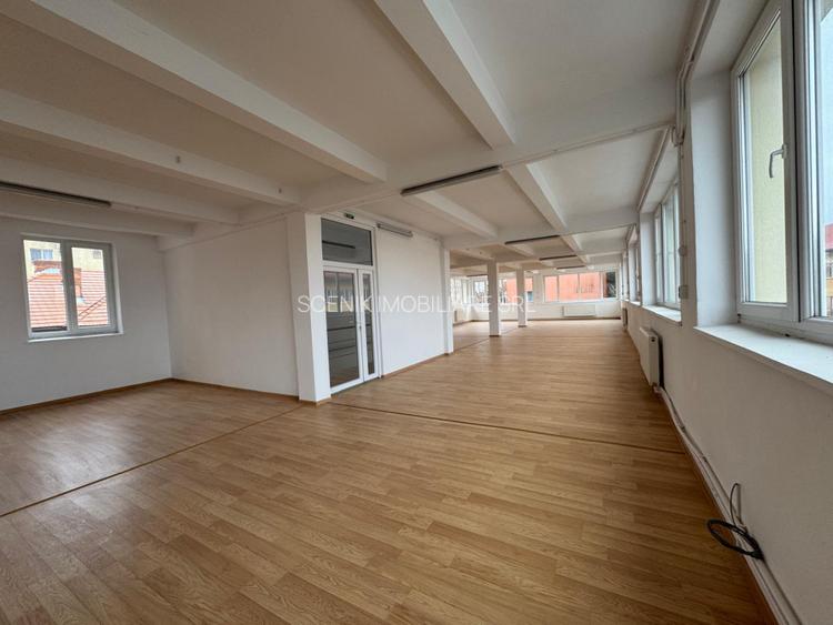 Zona pietii Tractorul, 900 mp, spatii comerciale dispuse pe doua etaje - 11
