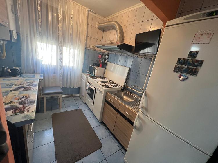 Vand apartament cu 3 camere semidec et 4 pret 55.000 euro