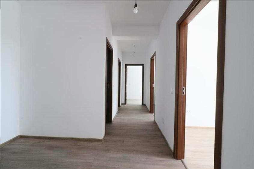 Apartament cu 4 camere boxa si parcare, 89 mp Pacurari, bloc nou