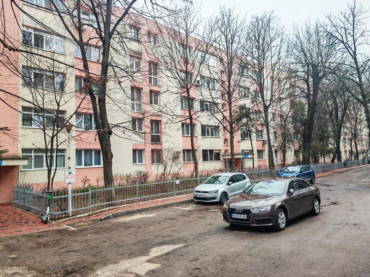 Parcul Gheorghe Patrascu | Metrou Piata Muncii, parter cu balcon, bloc anvelopat