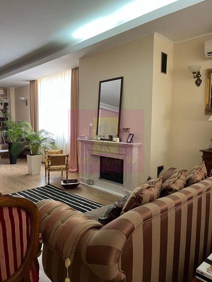 Eleganță, spațiu și confort într-o vilă deosebită, în inima Piperei