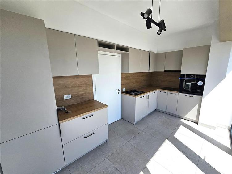 Penthouse cu 3 camere, terasa spatioasa, Silk District