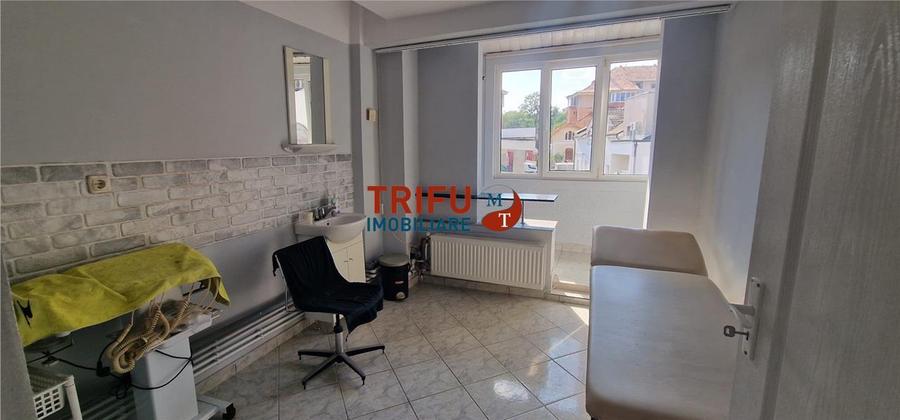 Spațiu de închiriat în Centru, ideal pentru salon de unghii – 40