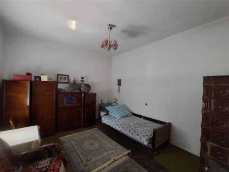 Caransebes, Casa cu Teren de 585 Mp, Zona Sesu Rosu