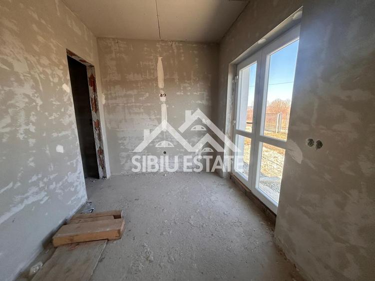 Casa duplex de vanzare 4 camere, 2 bai-s.u. 142 mp. PRET AVANTAJOS