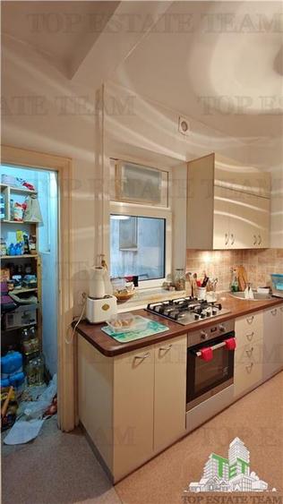 Apartament de 3 camere ultracentral, 2 intrari, lift cu acces privat, pod pentru
