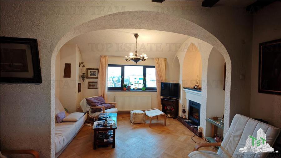 Apartament de 3 camere ultracentral, 2 intrari, lift cu acces privat, pod pentru
