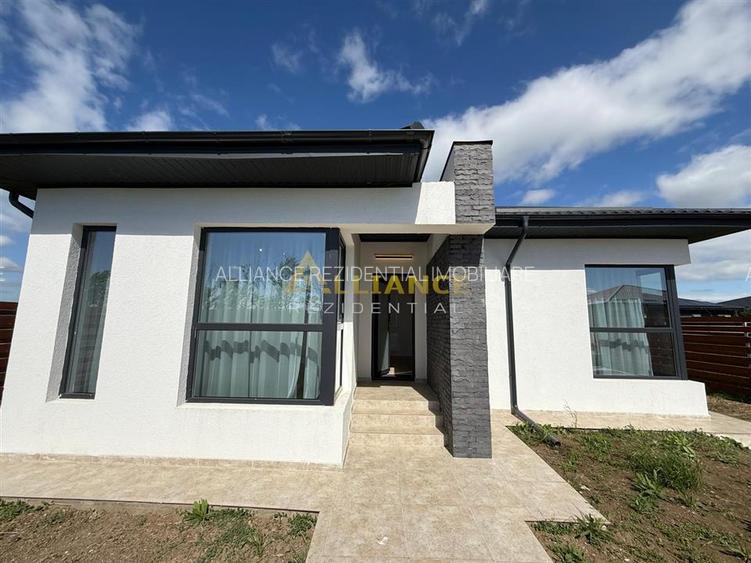 Casa individuala parter - 3 camere- 2 bai - teren 375mp - 17
