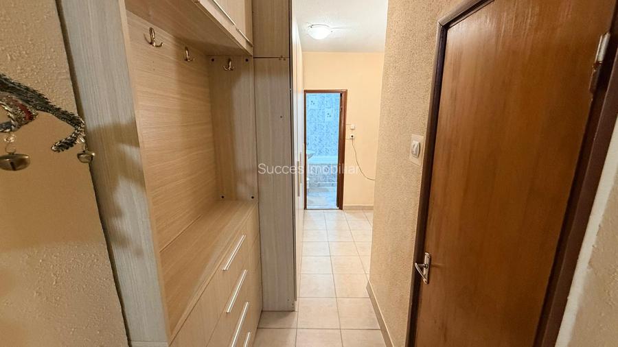 Titulescu, scoala 3, 3 camere decomandat, 80 MP ,loc parcare, etaj 1, 500 euro - 26