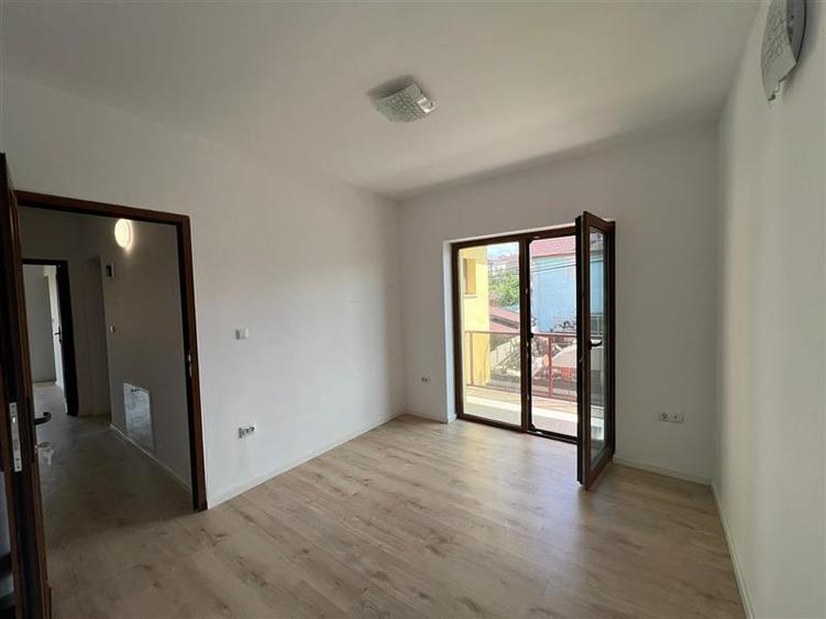 Casa cu 4 camere, 180 mp, situata in cartierul Europa!