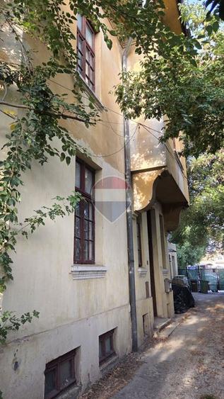 Teren ultracentral +constructii – Piata Victoriei | 1.039 mp |