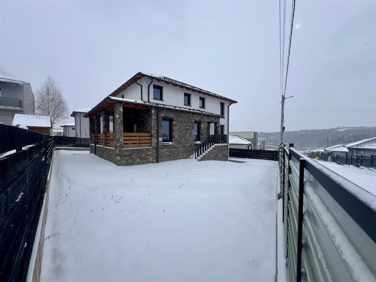 Vila D+P+E premium cu 440mp de teren in Valea Adanca