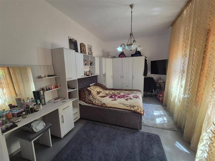 ZONA CENTRALA  Casa 6 camere + Spatiu comercial constructie caramida