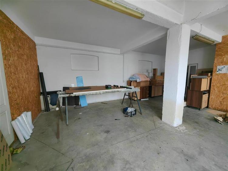 Hala de 300 mp - central - in zona Parneava