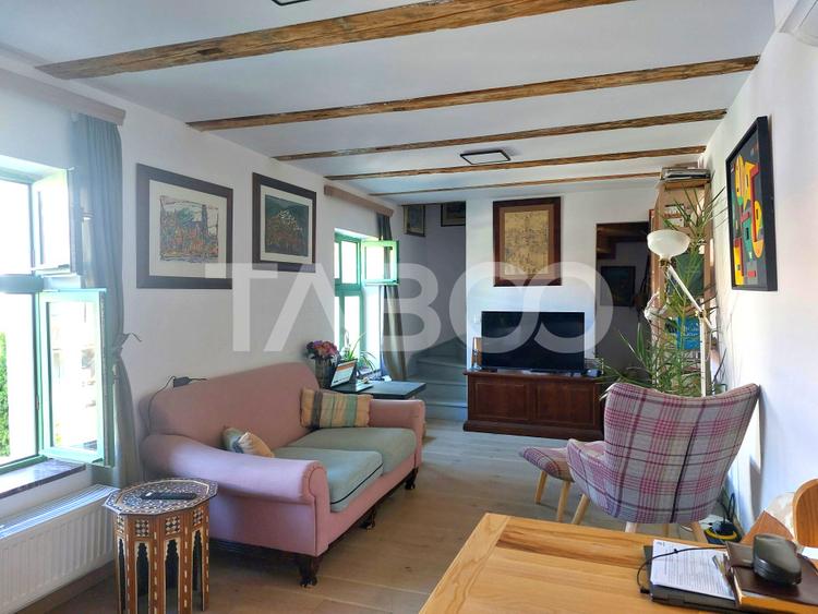Casa de vanzare 3 camere 2 bucatarii 3 bai teren 340 mp Cisnadie