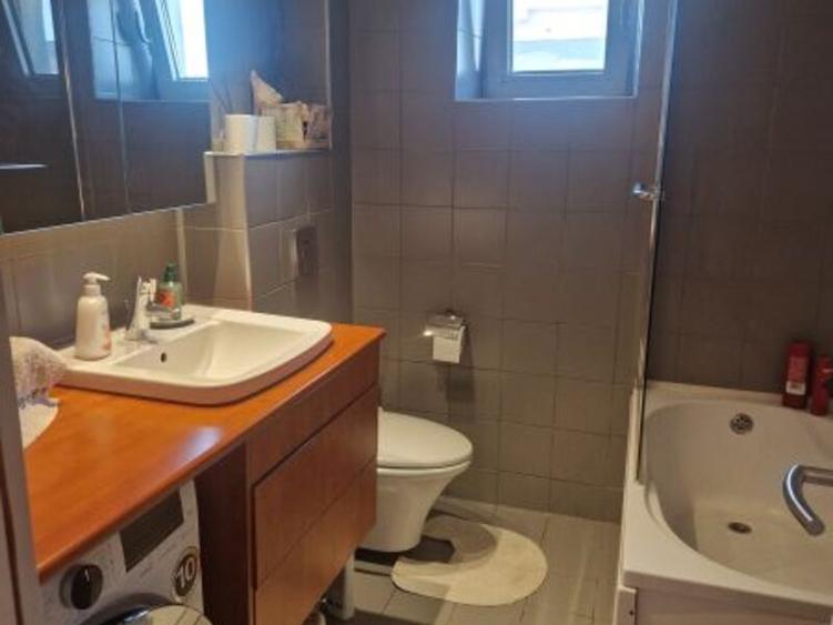 Apartament 3 camere | Nerva Traian | Decomandat | 2 Dormitoare | 2 Bai | Balcon