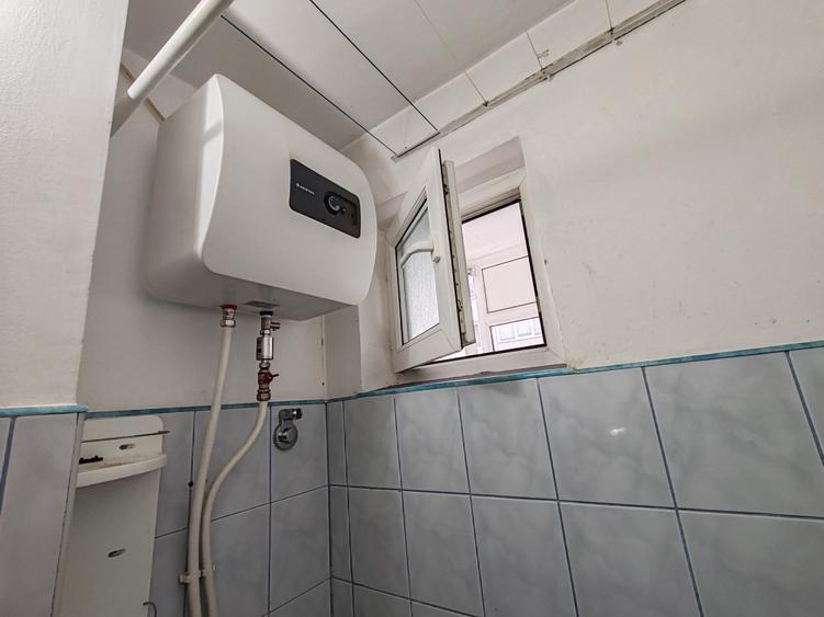 Apartament 3 camere liber la vanzare zona Astra