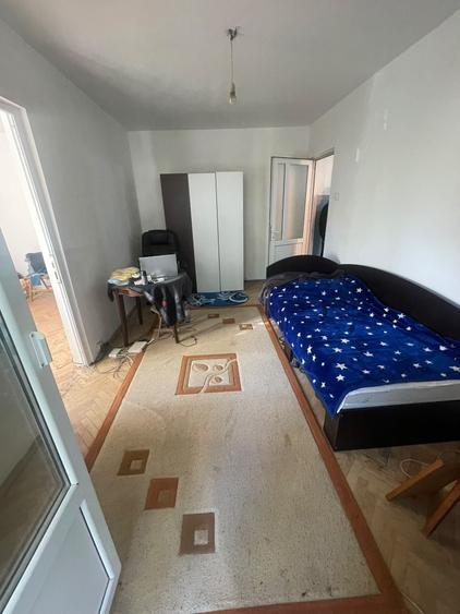 Apartament cu 3 camere,etajul 2/4, zona Alexandru cel Bun