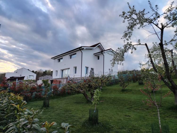 Casă în Cisnădioara, comision 0%, teren 1170 mp