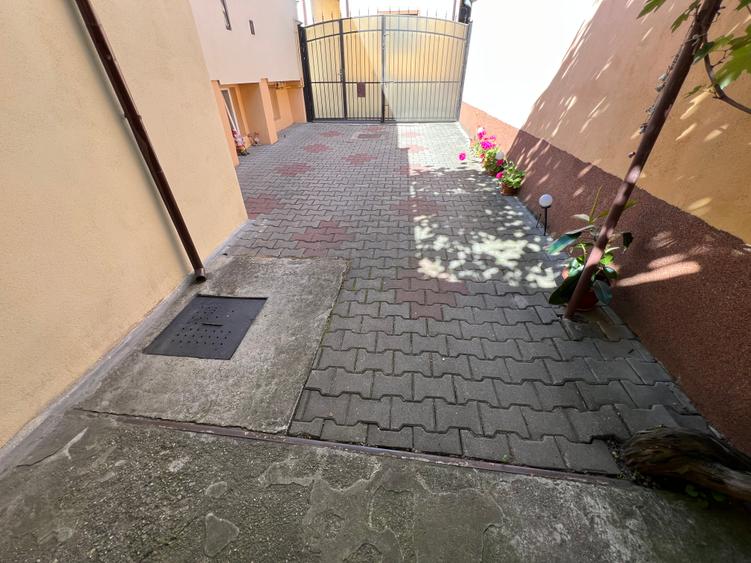 CASĂ 3 CAMERE DECOMANDATE + GARAJ – CARTIER REȘIȚA